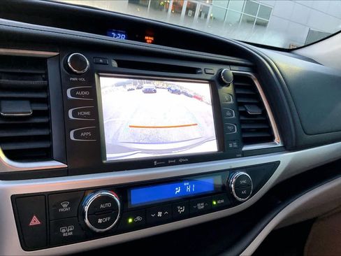 Used 2019 Toyota Highlander XLE image 29
