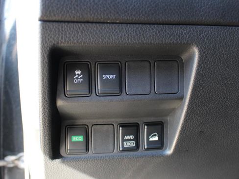 Used 2016 Nissan Rogue SV image 17