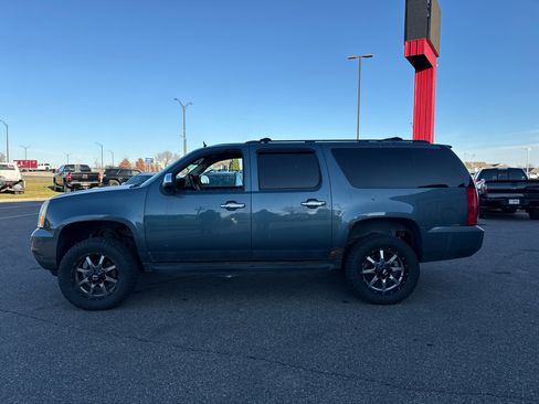 Used 2009 GMC Yukon XL SLT w/ SLT Chrome Edition image 2