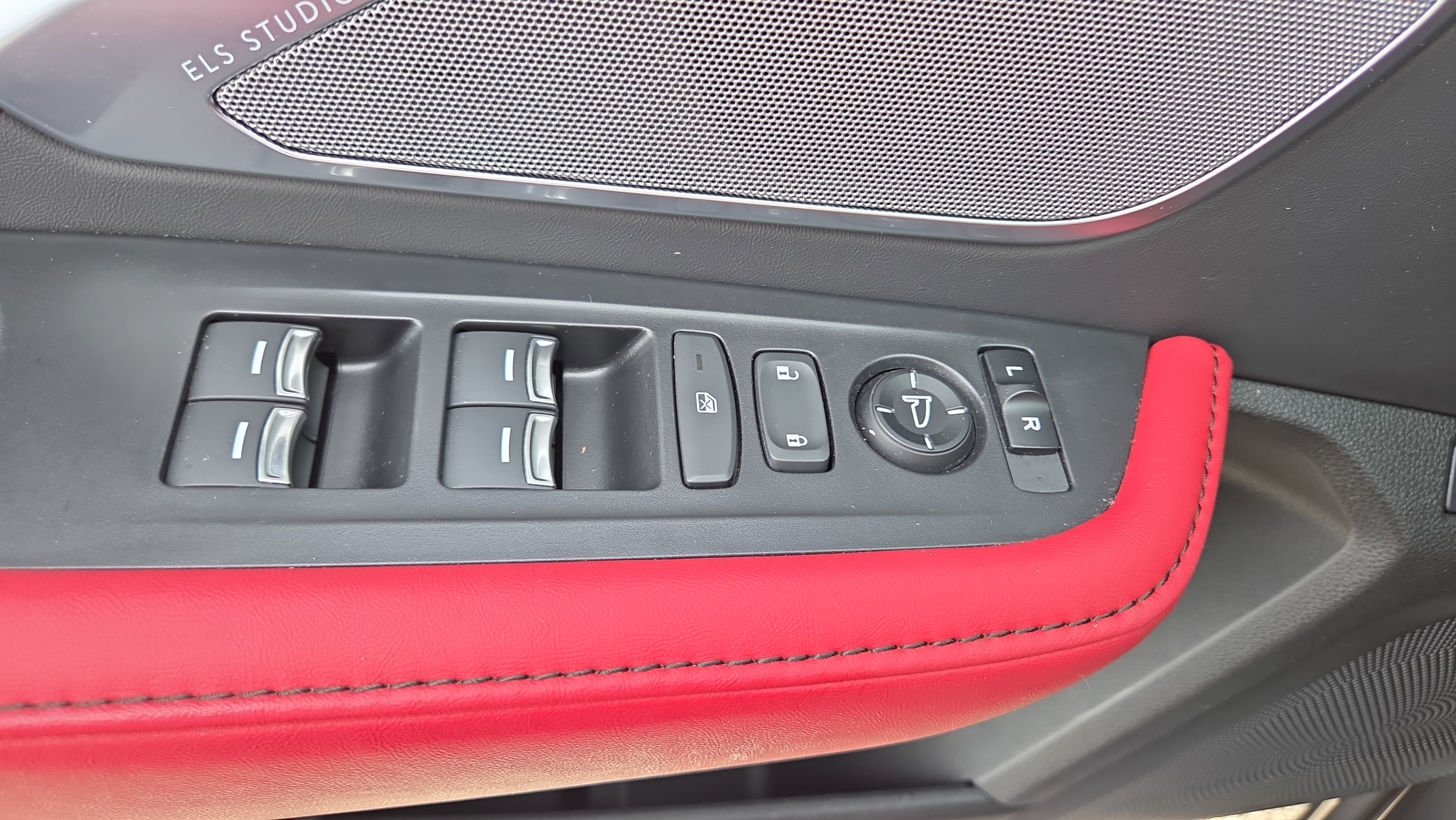Used 2023 Acura RDX w/ Advance Package FWD image 35