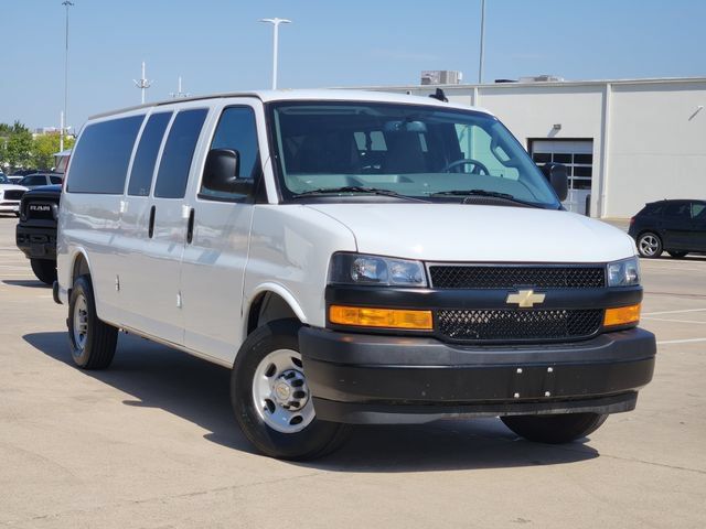 Used 2025 Chevrolet Express 3500 LS RWD image 2