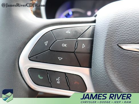 Used 2023 Chrysler Pacifica Pinnacle FWD image 26