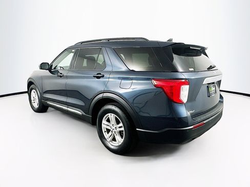 Used 2023 Ford Explorer XLT image 5