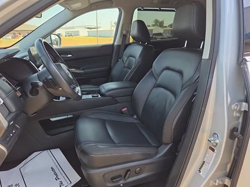 Used 2025 Nissan Pathfinder SL AWD/4WD image 12