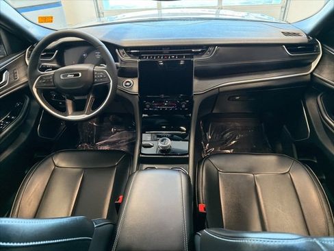 Used 2024 Jeep Grand Cherokee L Limited w/ Black Appearance Package image 19