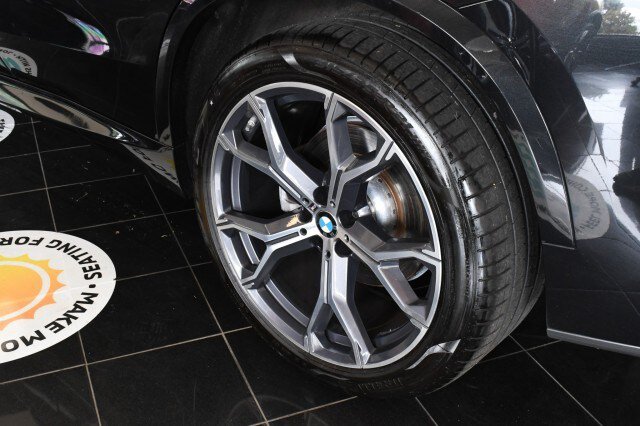 Used 2025 BMW X5 xDrive40i w/ M Sport Package AWD/4WD image 45