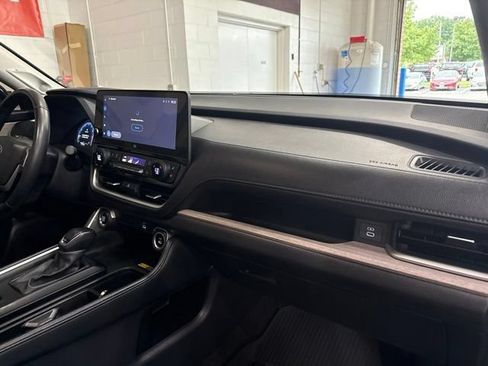 Used 2025 Toyota Grand Highlander AWD image 12