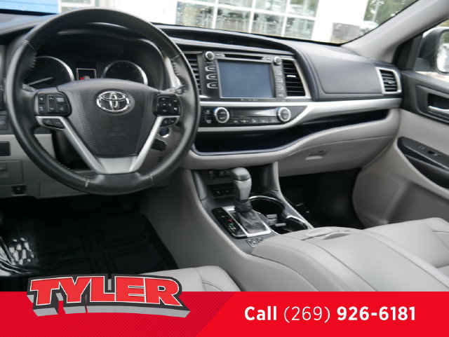 Used 2017 Toyota Highlander XLE AWD/4WD image 43