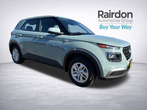 Used 2025 Hyundai Venue SE FWD image 1