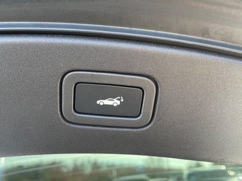 Used 2017 Jaguar F-TYPE Coupe image 19