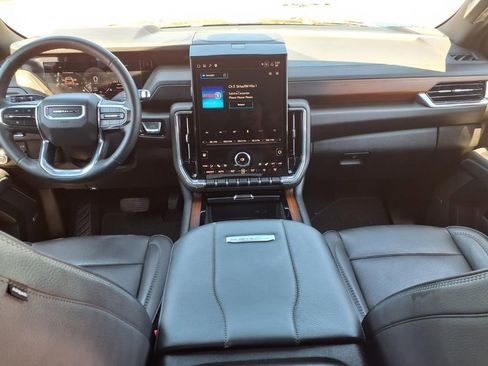 Used 2025 GMC Yukon XL Denali image 21