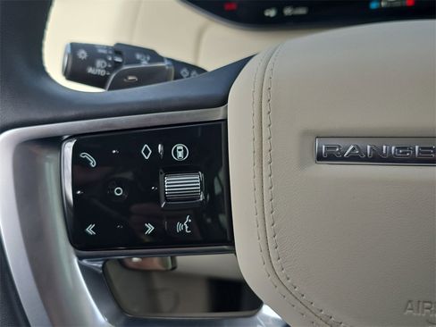 Certified 2025 Land Rover Range Rover SE image 18