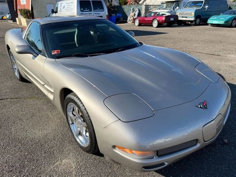 Used 2001 Chevrolet Corvette Coupe w/ Preferred Equipment Group1 image 13