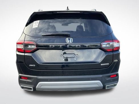 Used 2025 Honda Pilot Touring image 4