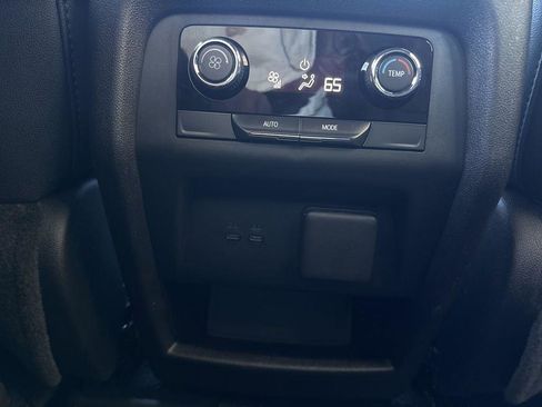 Used 2026 Chevrolet Traverse LT w/ Midnight/Sport Edition FWD image 33