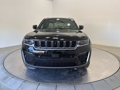 Used 2026 Jeep Grand Cherokee Limited w/ Luxury Tech Group II AWD/4WD image 2