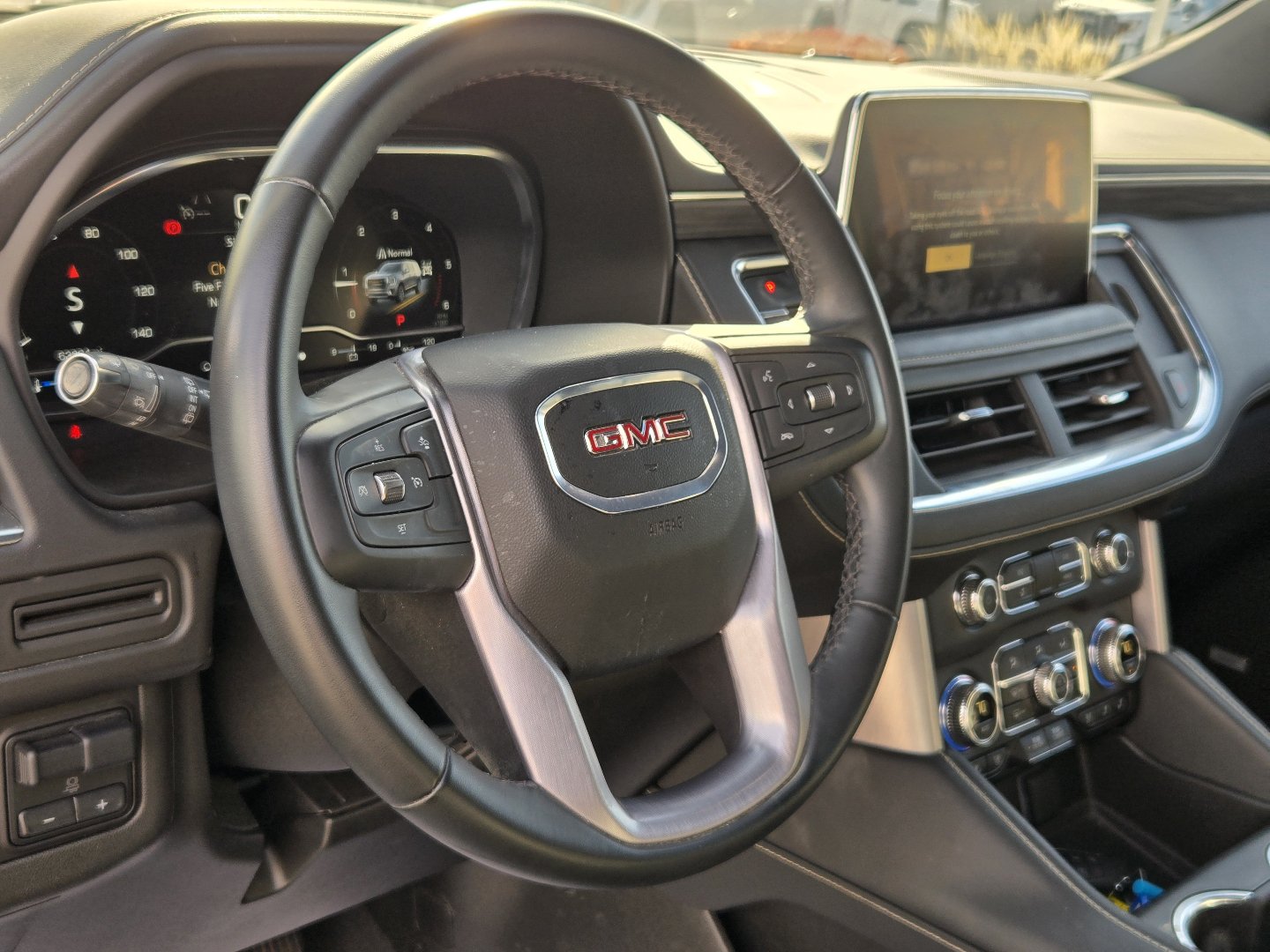 Used 2024 GMC Yukon SLT w/ Max Trailering Package AWD/4WD image 3