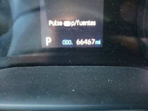 Used 2022 Toyota Sienna XLE image 25