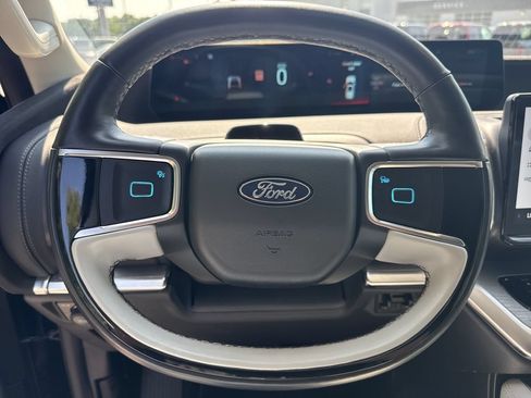 Used 2025 Ford Expedition Max Platinum w/ Driver's Package AWD/4WD image 27