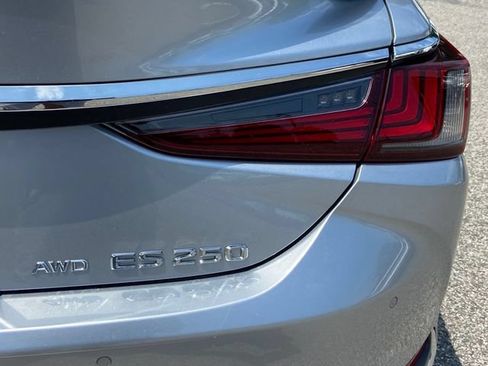 Certified 2023 Lexus ES 250 w/ Premium Package AWD/4WD image 32