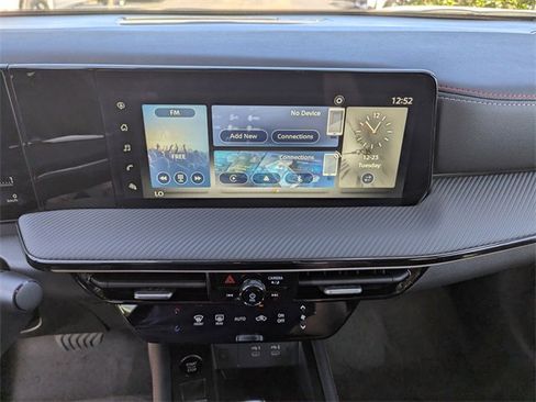 Certified 2025 Nissan Kicks SR image 29