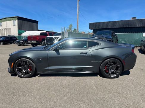 Used 2018 Chevrolet Camaro SS RWD image 3