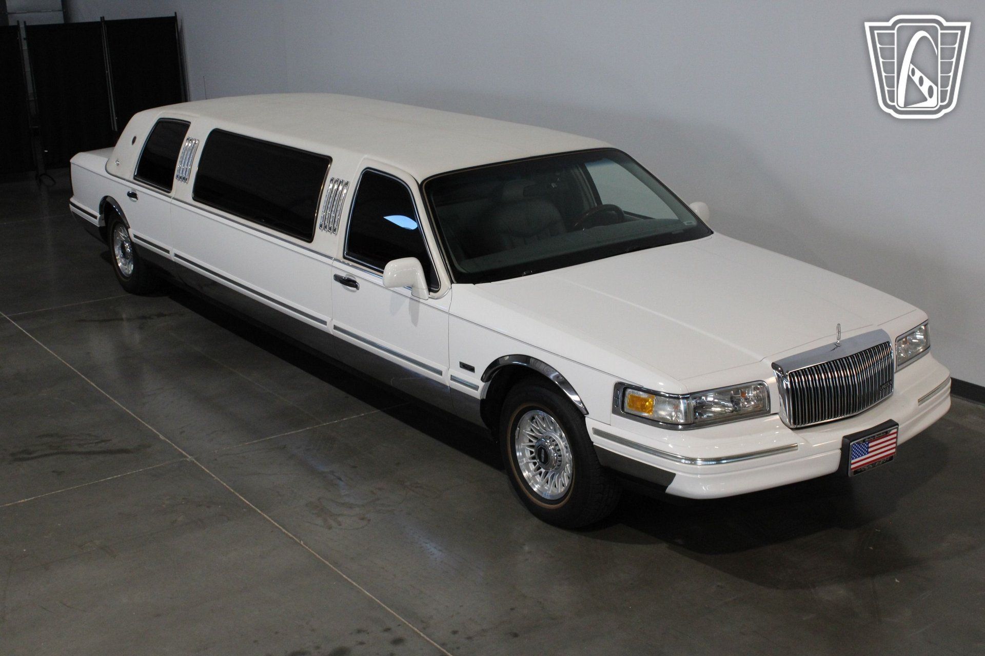 Used 1996 Lincoln Town Car Executive RWD image 10