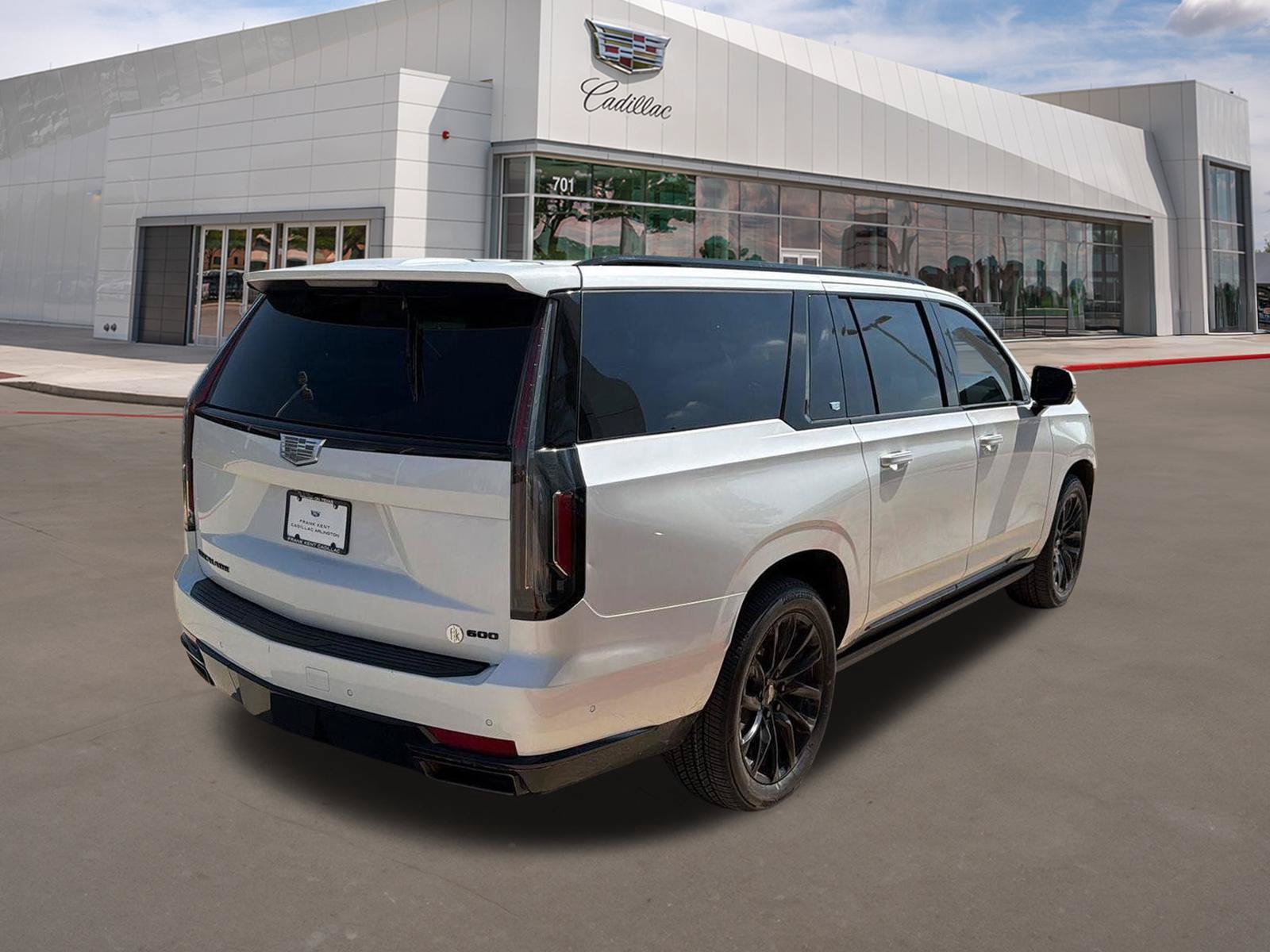Used 2024 Cadillac Escalade ESV Sport w/ LPO, ONYX Package AWD/4WD image 4