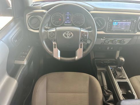 Used 2018 Toyota Tacoma SR5 RWD image 29