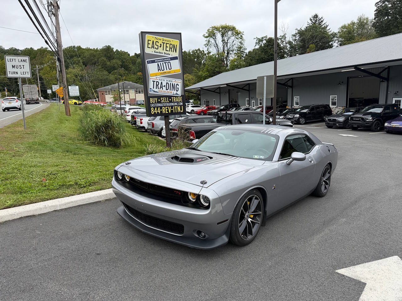 Used 2017 Dodge Challenger R/T Scat Pack RWD image 2