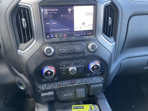 Used 2023 GMC Sierra 3500 Denali w/ Technology Package image 9