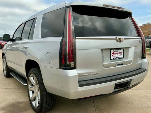 Used 2019 Cadillac Escalade Luxury AWD/4WD image 13