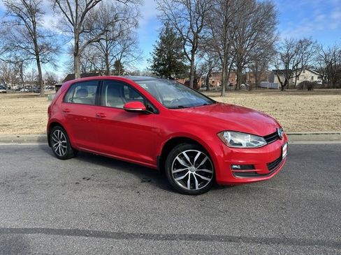 Used 2016 Volkswagen Golf SE image 2