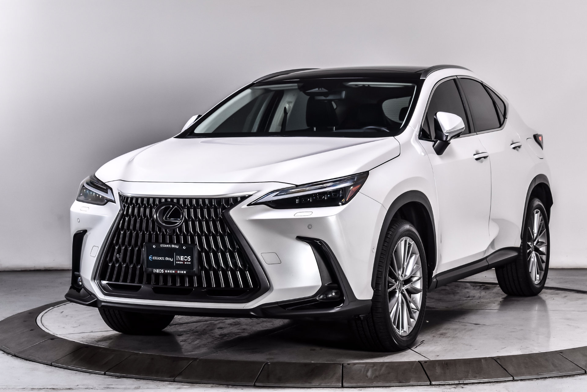 Used 2024 Lexus NX 350h AWD w/ Vision Package image 2