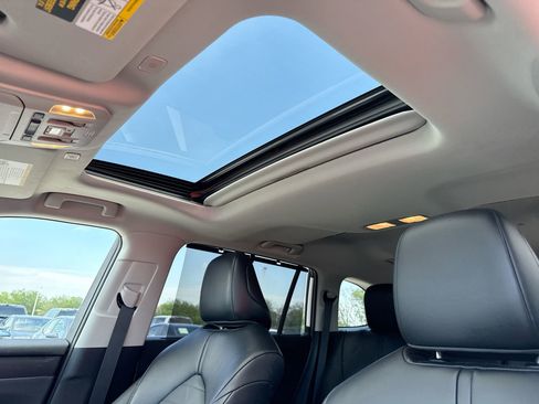 Used 2023 Toyota Highlander XLE FWD image 16