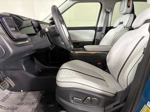 Used 2022 Rivian R1T Adventure image 25