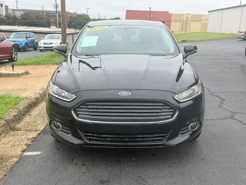 Used 2016 Ford Fusion SE w/ Equipment Group 202A FWD image 2