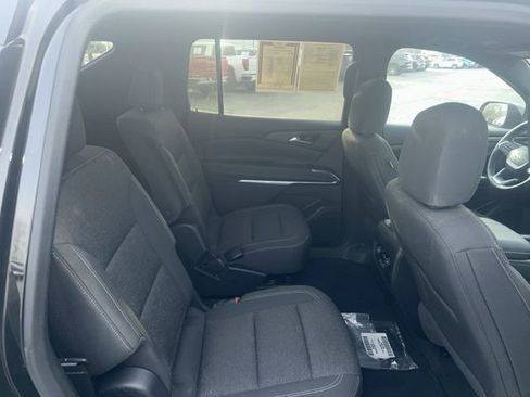 Used 2025 Chevrolet Traverse LT image 31