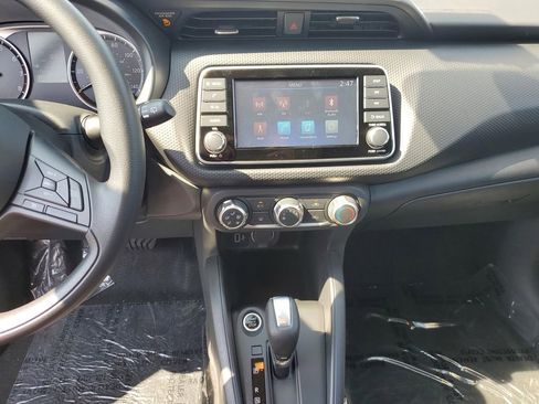 New 2025 Nissan Kicks Play S image 8