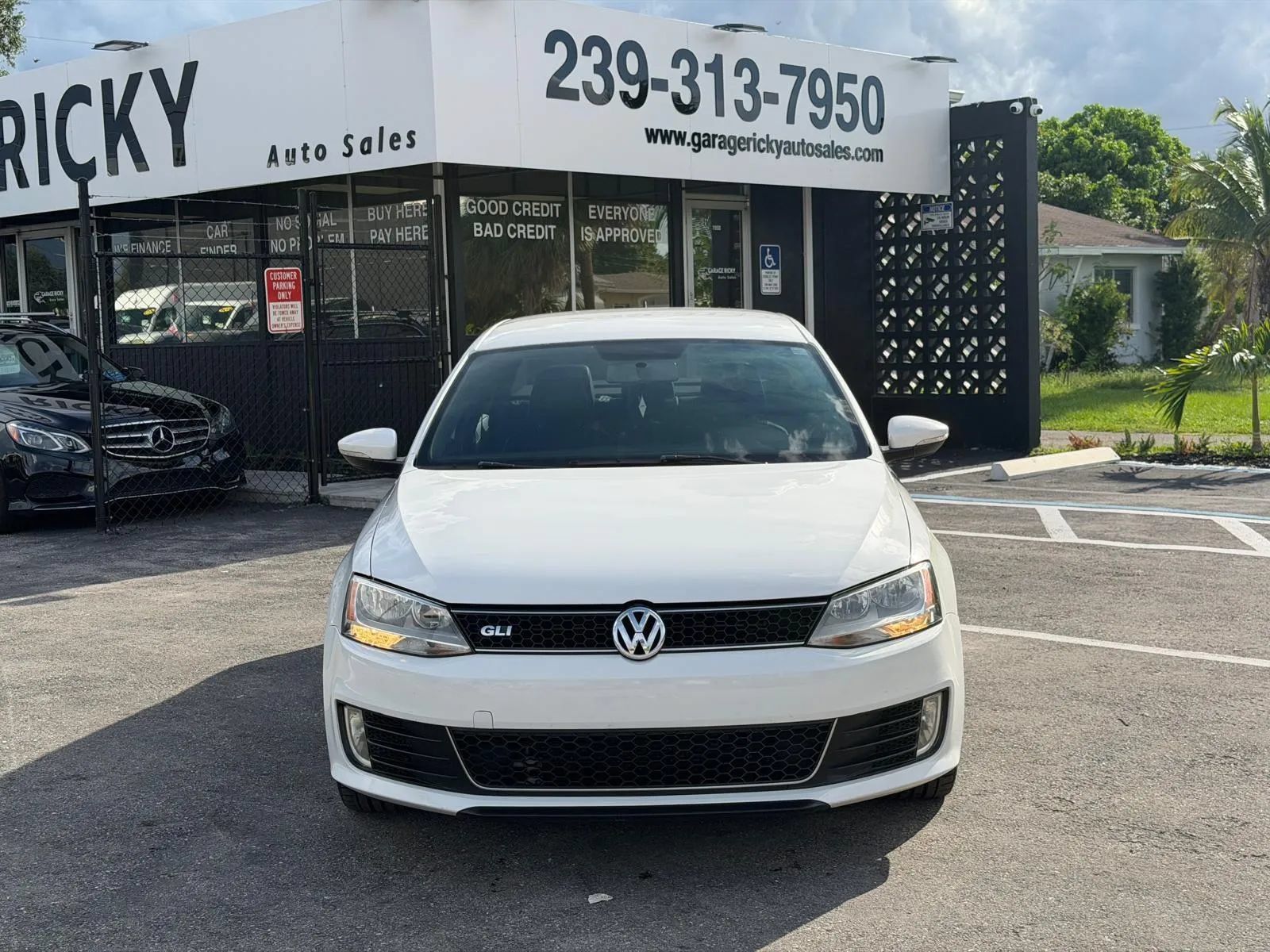 Used 2012 Volkswagen Jetta GLI FWD image 2