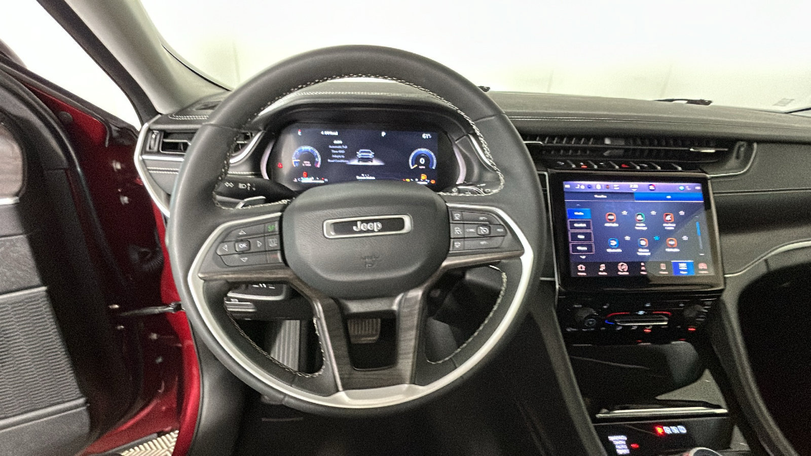 Used 2023 Jeep Grand Cherokee L Limited AWD/4WD image 18