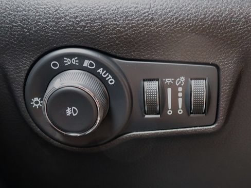 Used 2024 Jeep Compass Latitude AWD/4WD image 41