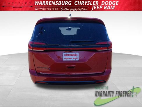 New 2026 Chrysler Pacifica Select FWD image 5