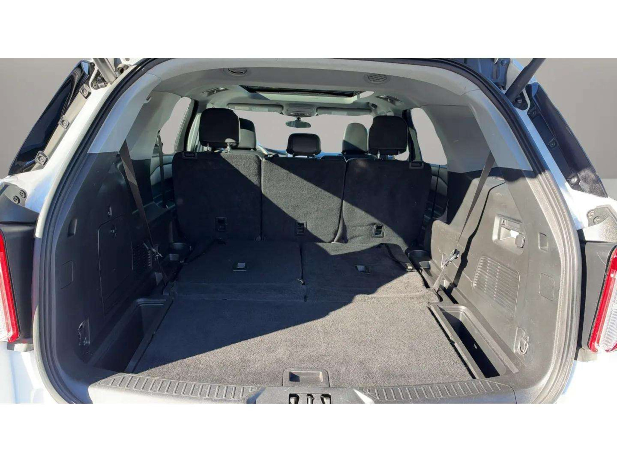 Used 2022 Ford Explorer XLT w/ Equipment Group 202A AWD/4WD image 10