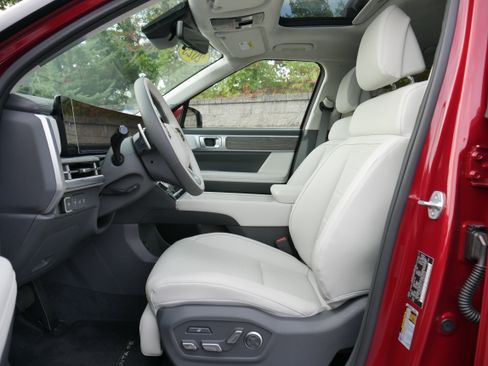 Used 2025 Hyundai Santa Fe Calligraphy image 12