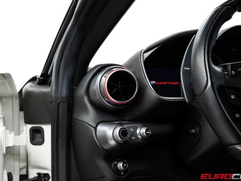 Used 2020 Ferrari 812 Superfast RWD image 28
