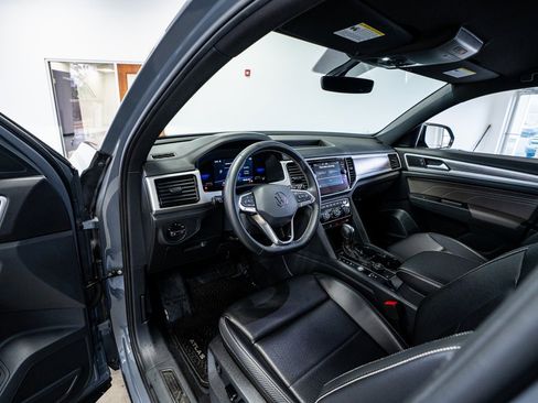 Used 2022 Volkswagen Atlas Cross Sport SE w/ Black Wheel Package image 35