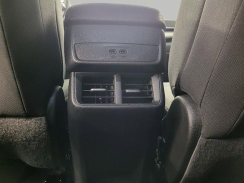 Used 2025 Chevrolet Equinox LT image 23