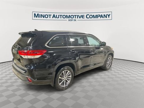 Used 2019 Toyota Highlander XLE AWD/4WD image 8