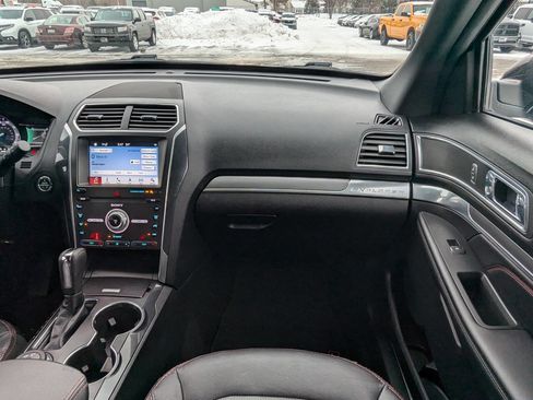 Used 2019 Ford Explorer Sport image 19